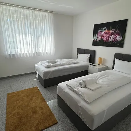 Moderne Für Bis Zu 8 Personen Mit Großem Balkon