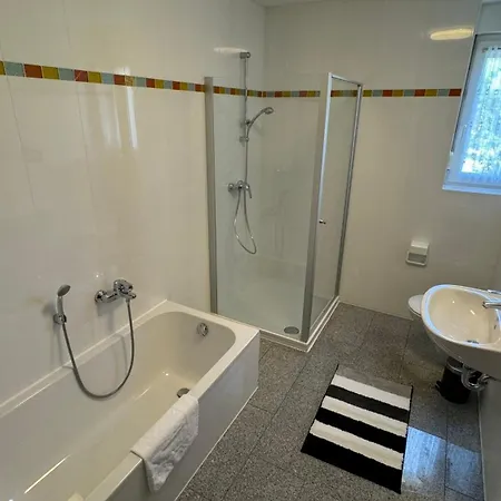 Moderne Fuer Bis Zu 8 Personen Mit Grossem Balkon Apartment Niestetal