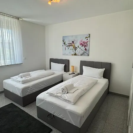 Moderne Fuer Bis Zu 8 Personen Mit Grossem Balkon Apartment Niestetal