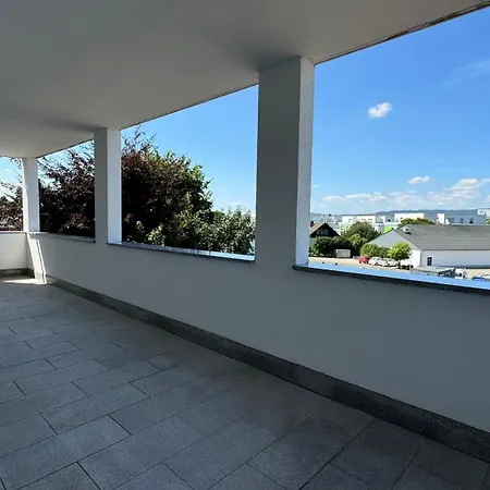 Apartment Moderne Fuer Bis Zu 8 Personen Mit Grossem Balkon Niestetal