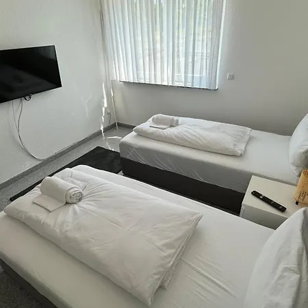 Moderne Fuer Bis Zu 8 Personen Mit Grossem Balkon Apartment Niestetal