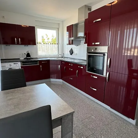 Moderne Fuer Bis Zu 8 Personen Mit Grossem Balkon Niestetal