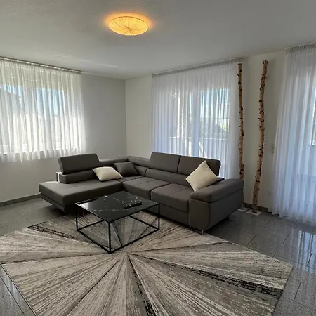 Moderne Fuer Bis Zu 8 Personen Mit Grossem Balkon Apartment