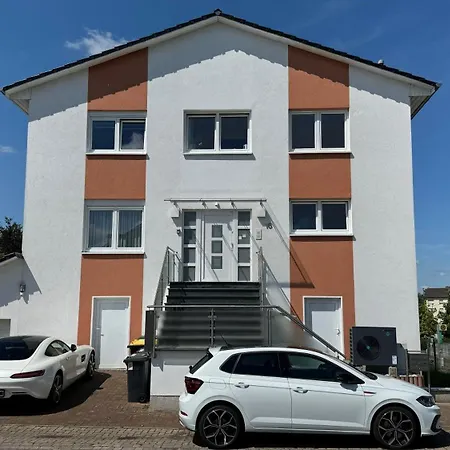 Moderne Für Bis Zu 8 Personen Mit Großem Balkon