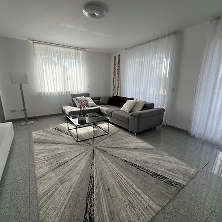 Moderne Für Bis Zu 8 Personen Mit Großem Balkon Apartment *