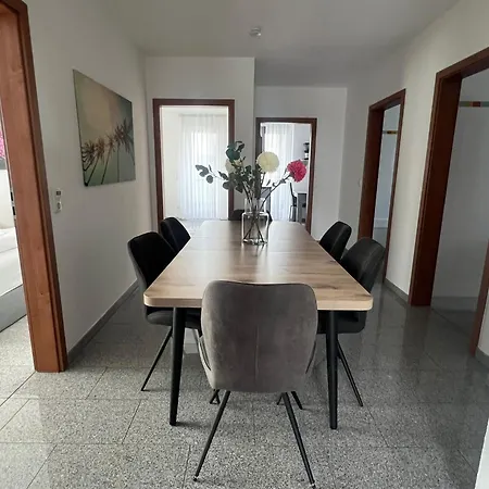 Apartment Moderne Für Bis Zu 8 Personen Mit Großem Balkon