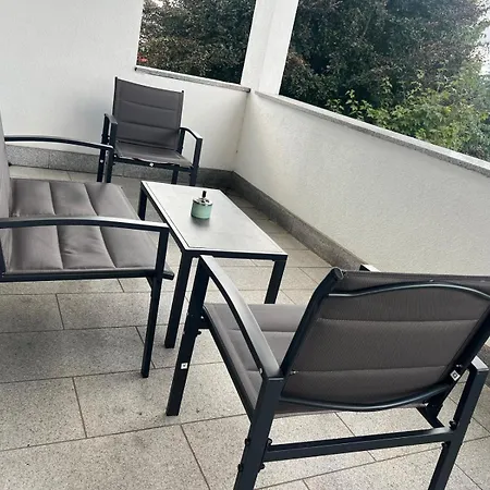 Moderne Für Bis Zu 8 Personen Mit Großem Balkon Apartment Niestetal