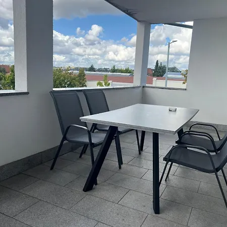 Apartment Moderne Für Bis Zu 8 Personen Mit Großem Balkon Niestetal