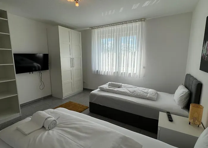 아파트 Moderne Fuer Bis Zu 8 Personen Mit Grossem Balkon Niestetal