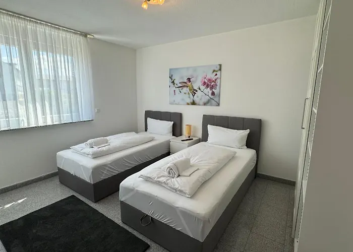 Moderne Fuer Bis Zu 8 Personen Mit Grossem Balkon 아파트 Niestetal