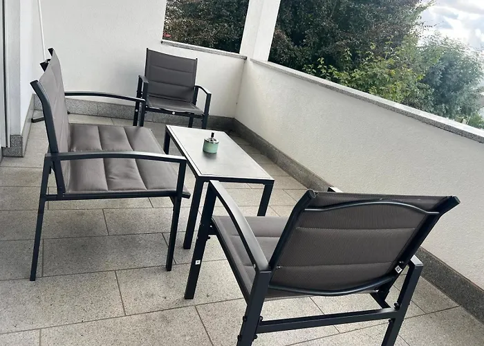 Moderne Fuer Bis Zu 8 Personen Mit Grossem Balkon 아파트 Niestetal